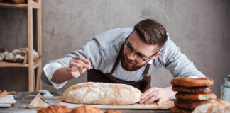 Success with a Business Idea: Combining Handiness and Art